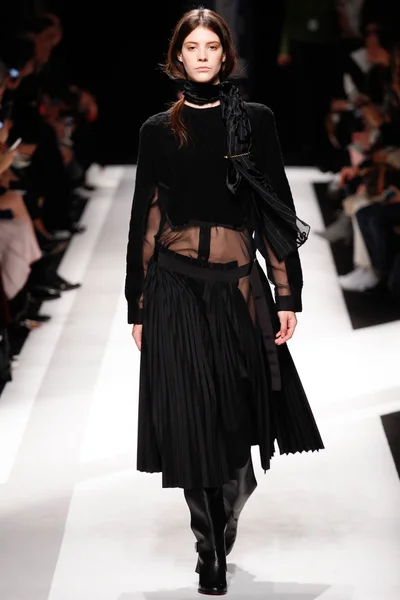 Look 10